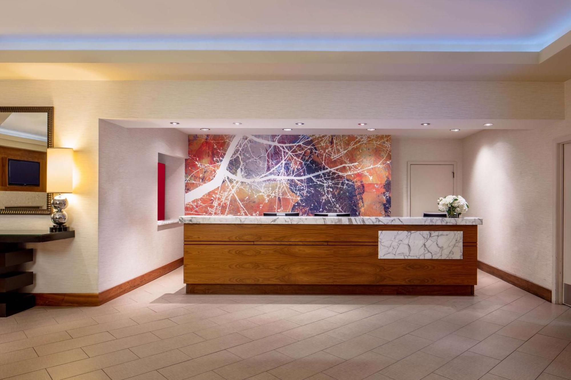 Doubletree Suites By Hilton Minneapolis Downtown Buitenkant foto