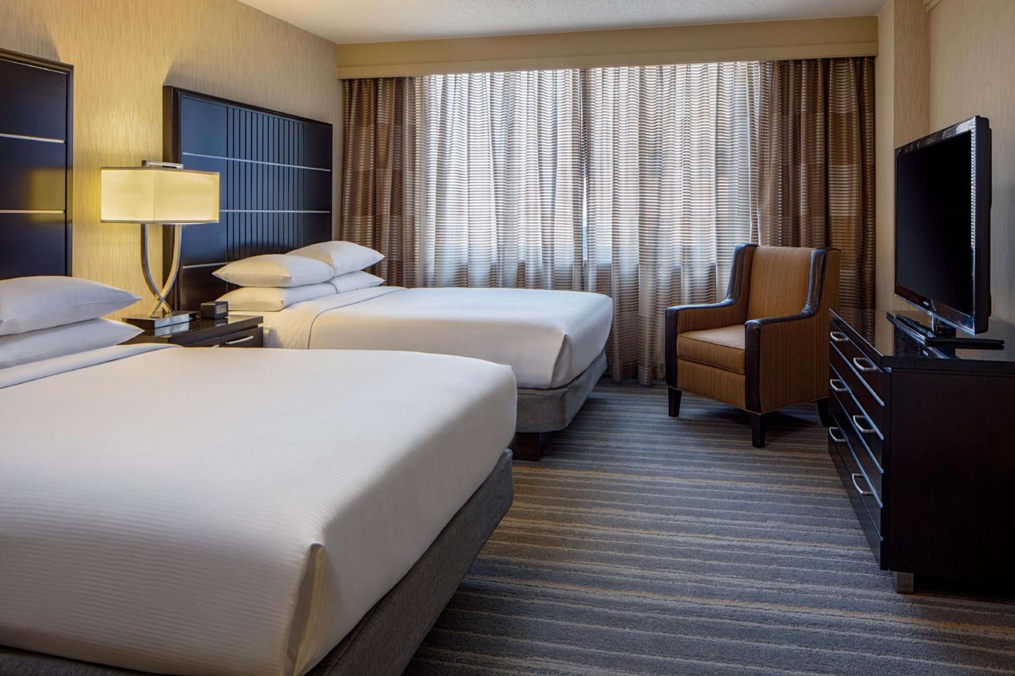 Doubletree Suites By Hilton Minneapolis Downtown Buitenkant foto