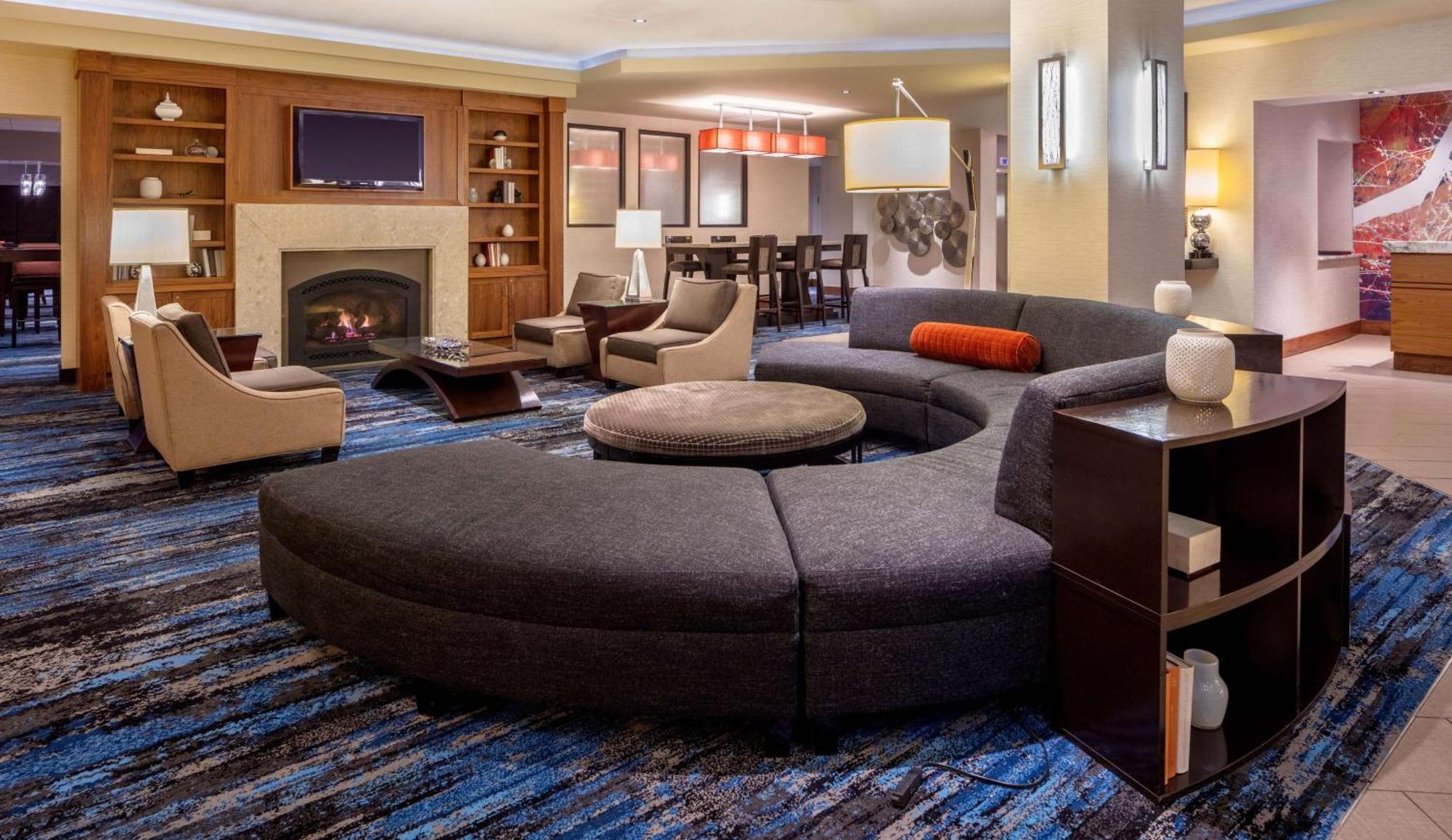 Doubletree Suites By Hilton Minneapolis Downtown Buitenkant foto