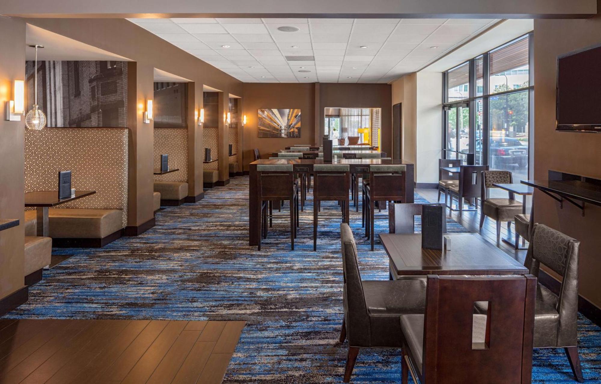 Doubletree Suites By Hilton Minneapolis Downtown Buitenkant foto