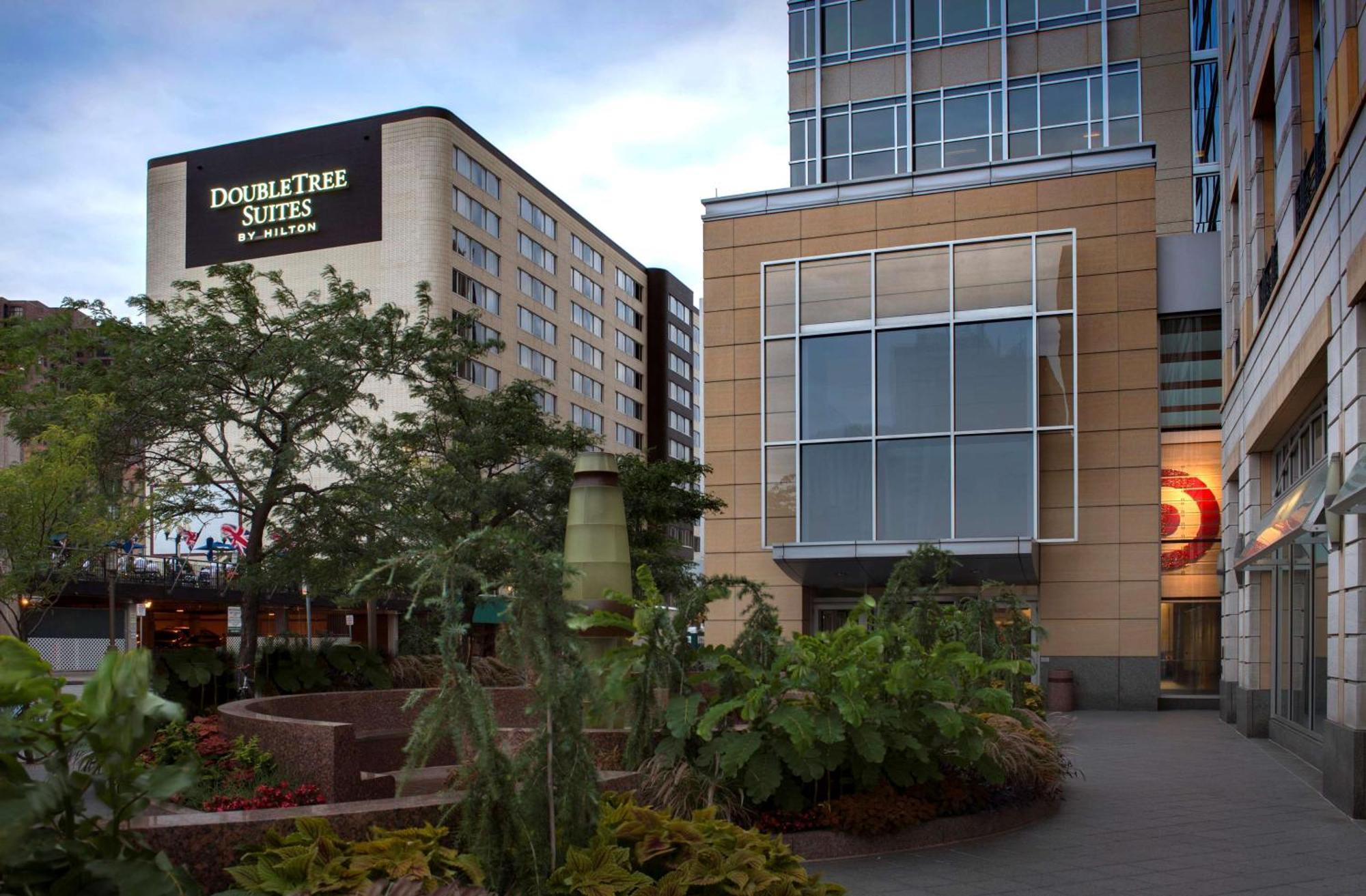 Doubletree Suites By Hilton Minneapolis Downtown Buitenkant foto