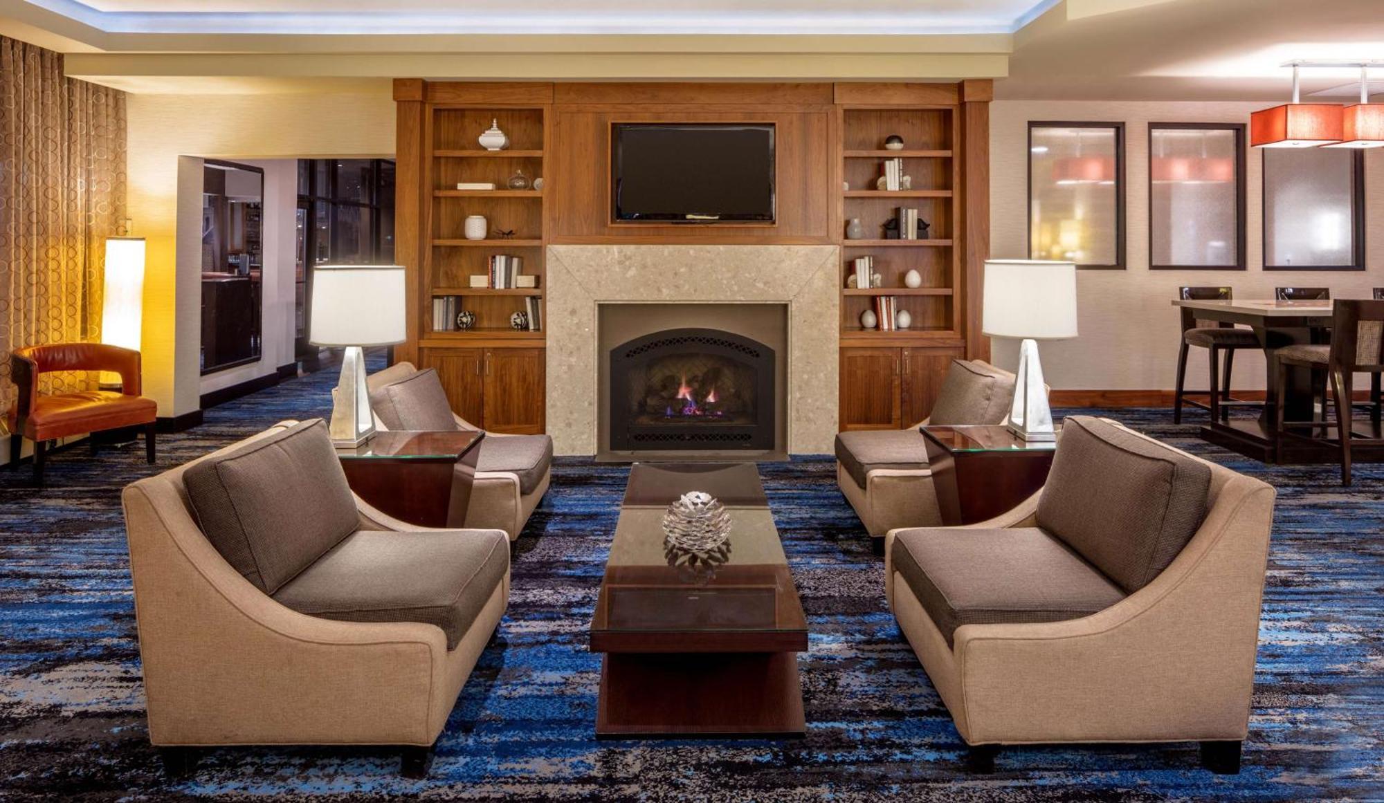 Doubletree Suites By Hilton Minneapolis Downtown Buitenkant foto
