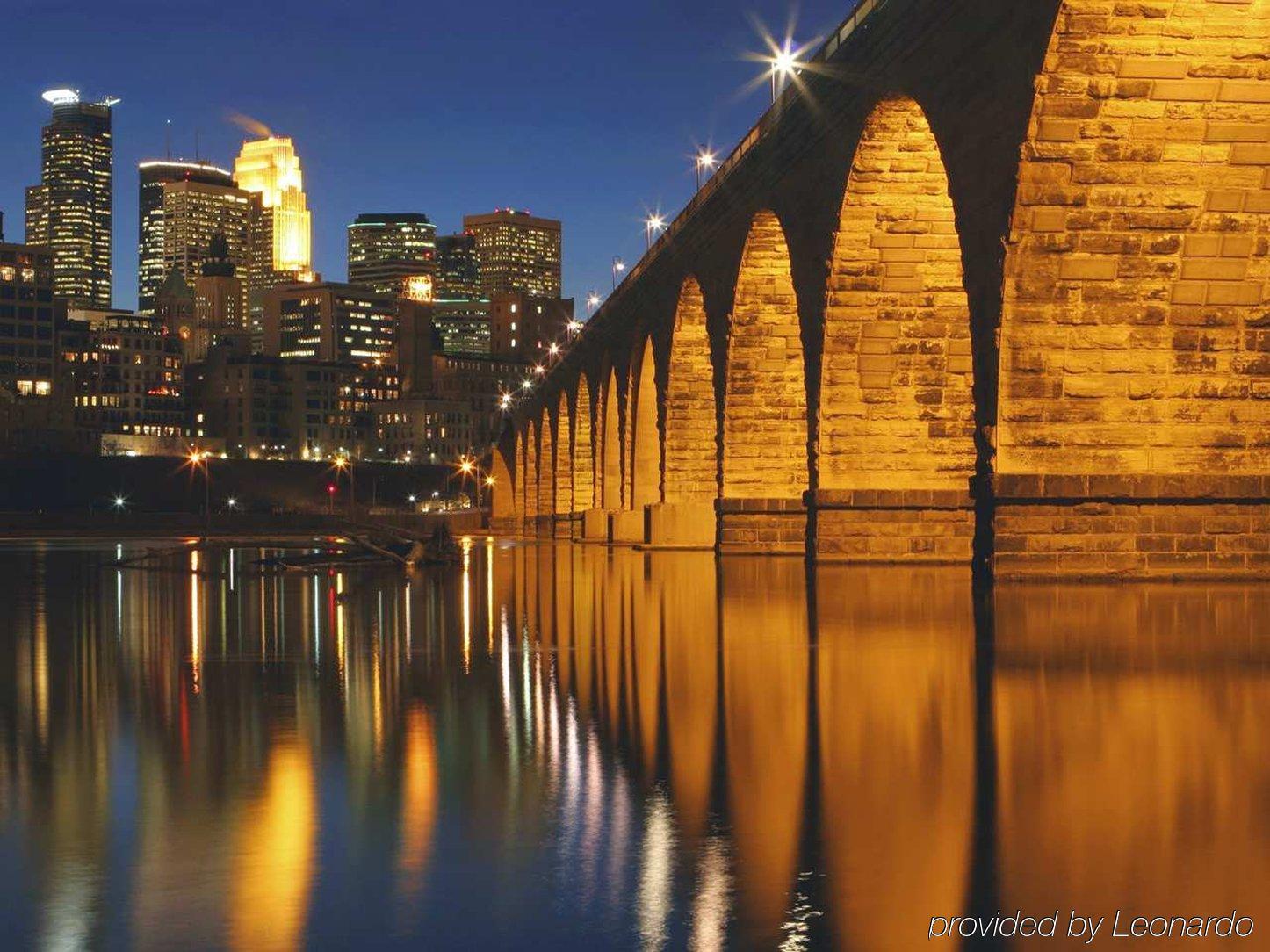 Doubletree Suites By Hilton Minneapolis Downtown Buitenkant foto