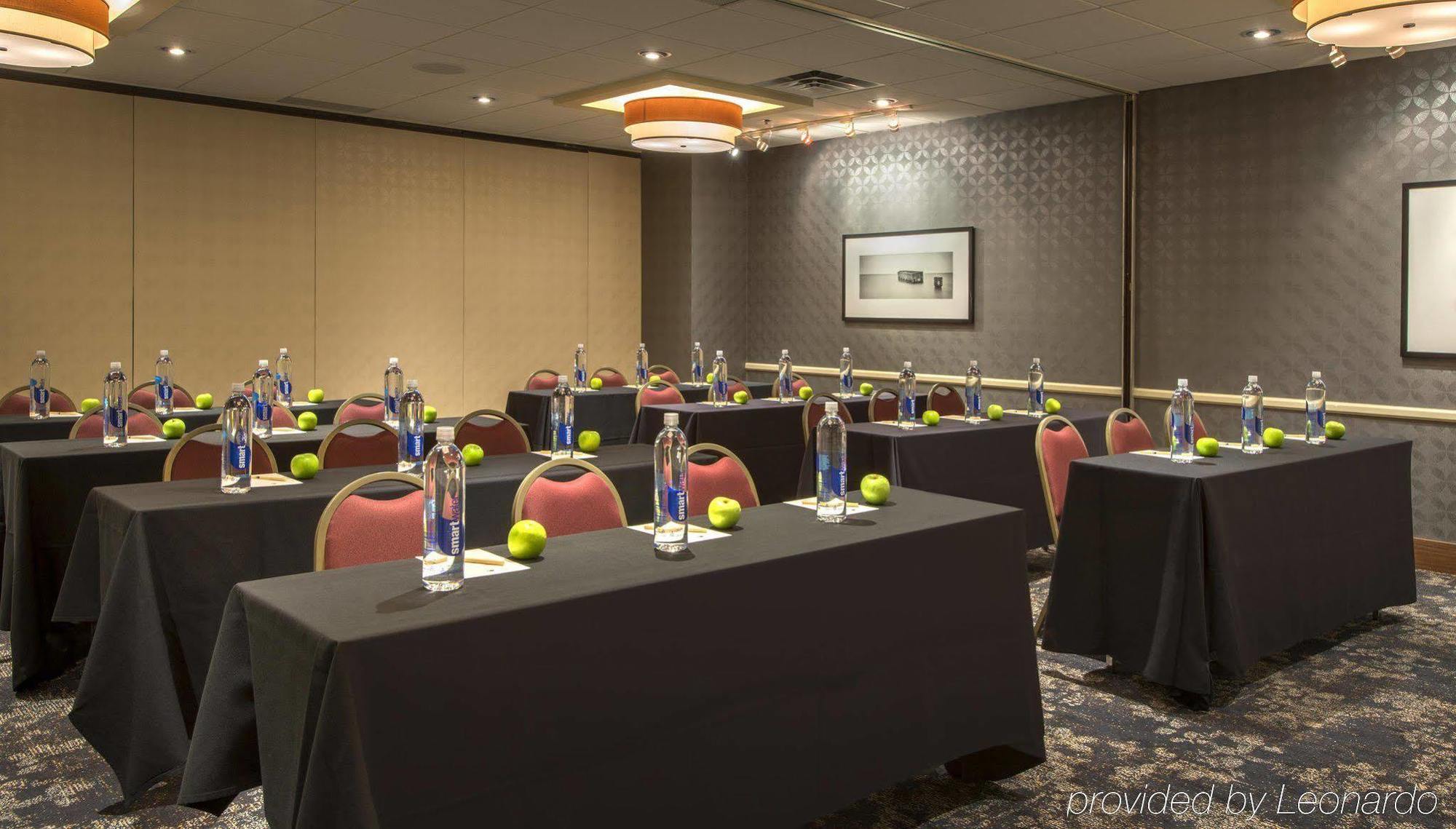 Doubletree Suites By Hilton Minneapolis Downtown Buitenkant foto