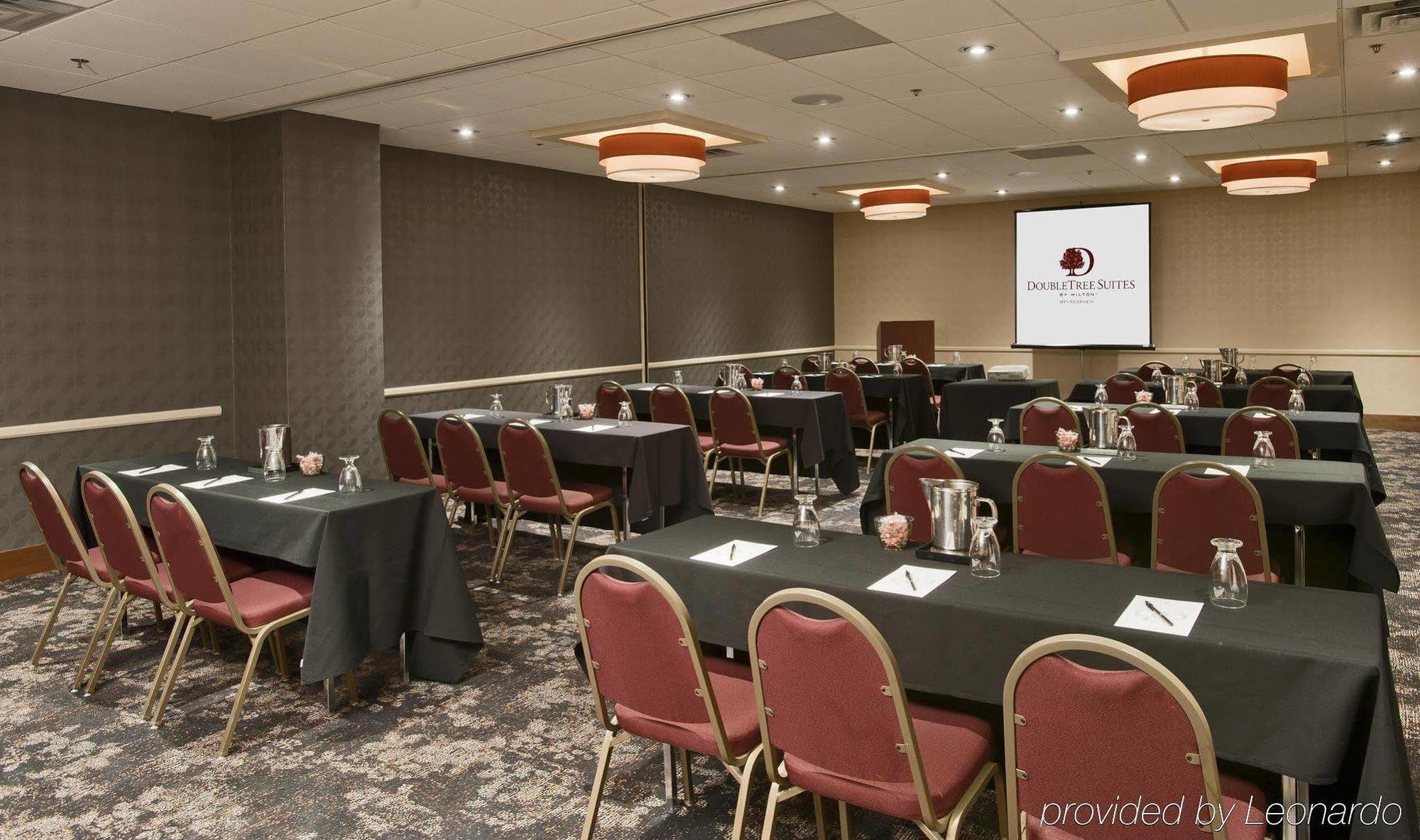 Doubletree Suites By Hilton Minneapolis Downtown Buitenkant foto