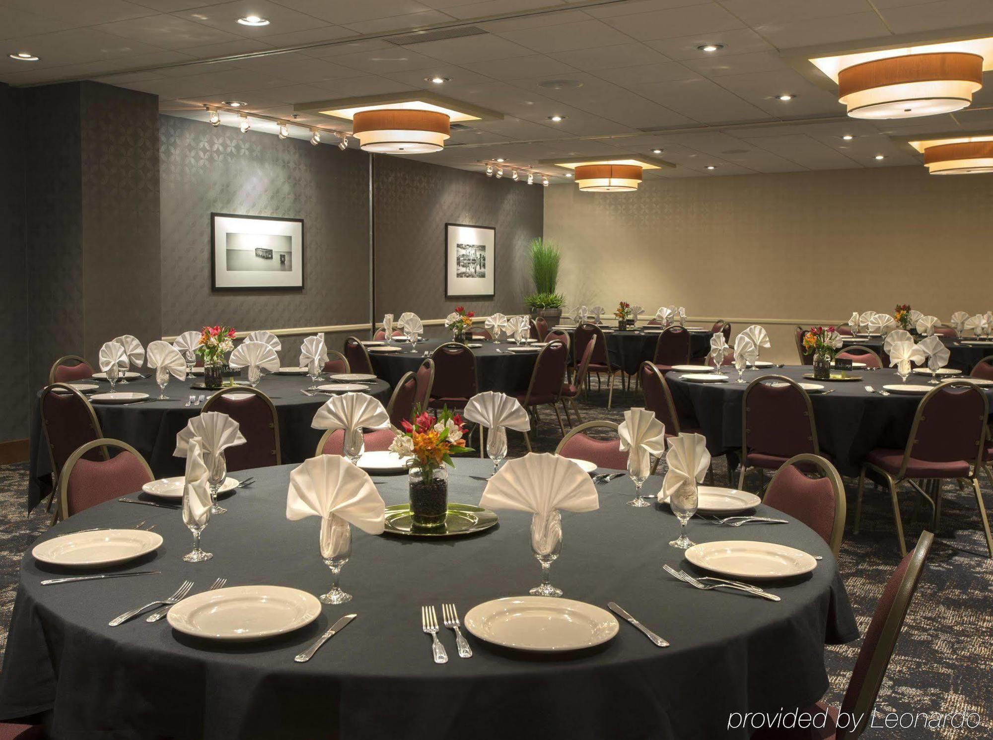 Doubletree Suites By Hilton Minneapolis Downtown Buitenkant foto