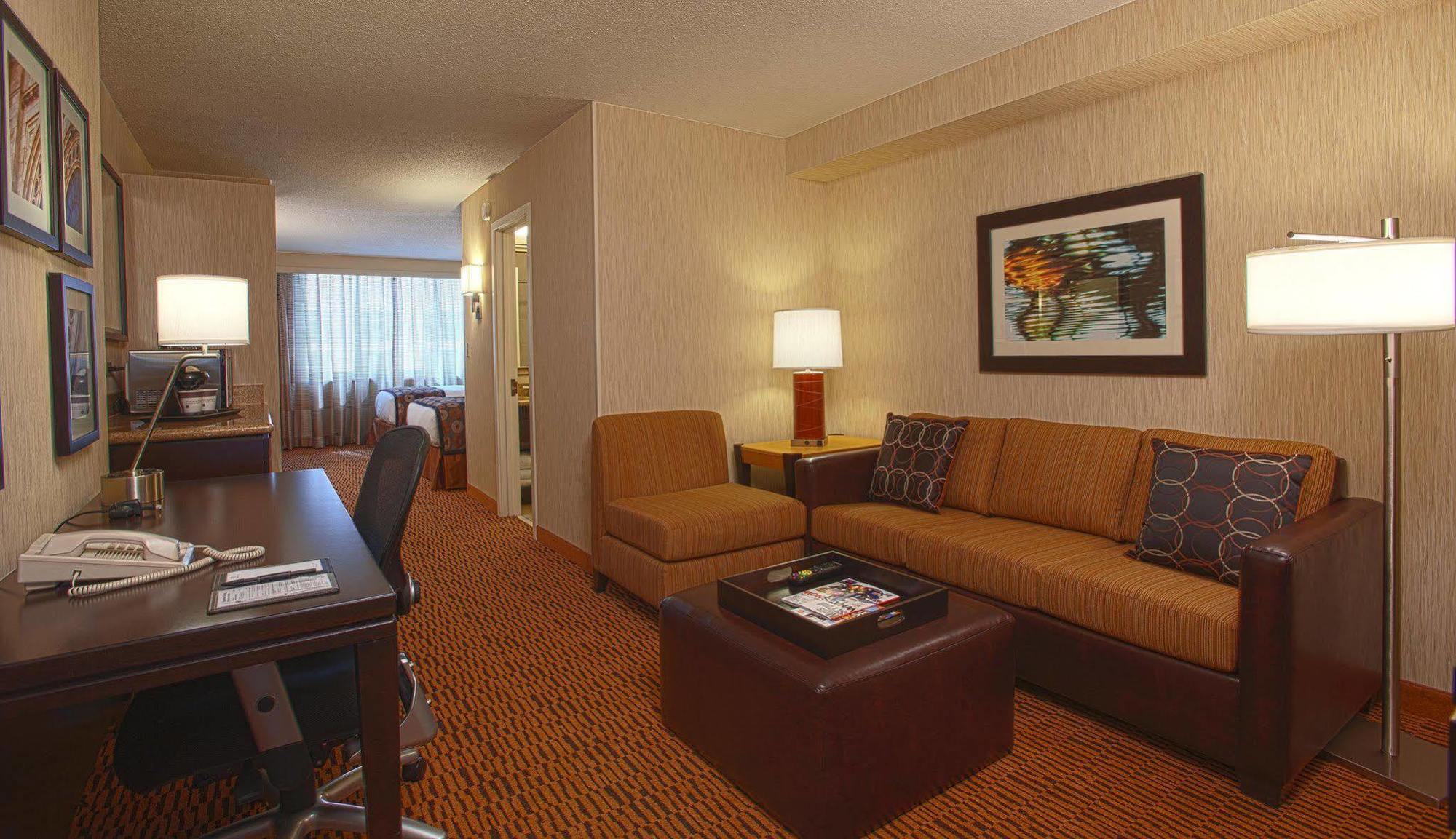 Doubletree Suites By Hilton Minneapolis Downtown Buitenkant foto