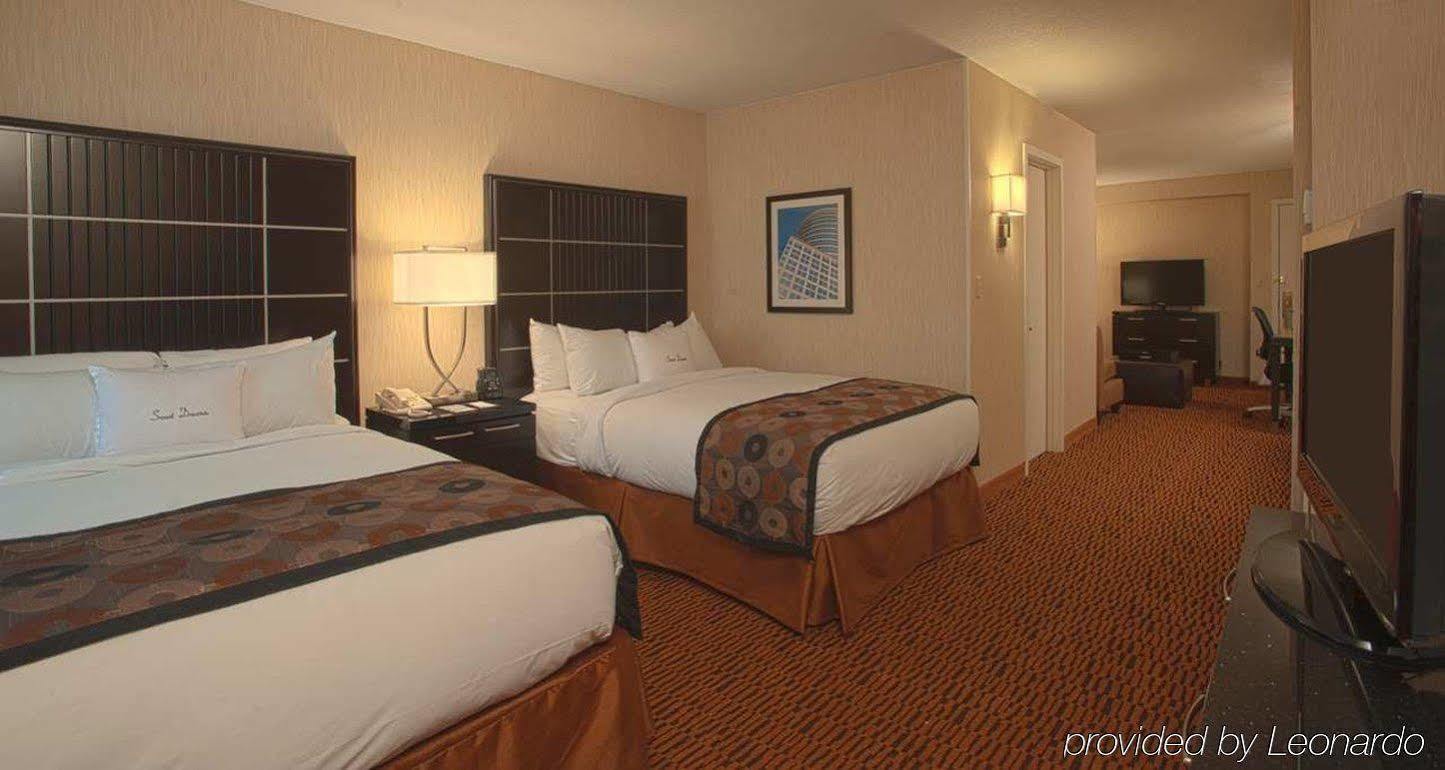 Doubletree Suites By Hilton Minneapolis Downtown Buitenkant foto